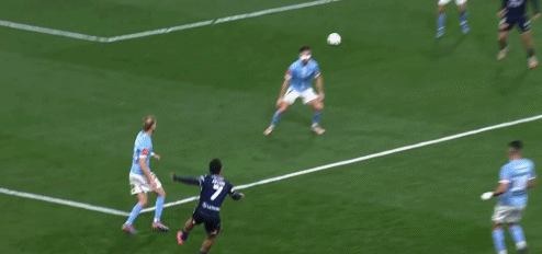 开云体育-雷速评审团：墨尔本城后卫禁区手球未判点，你认为是否正确？