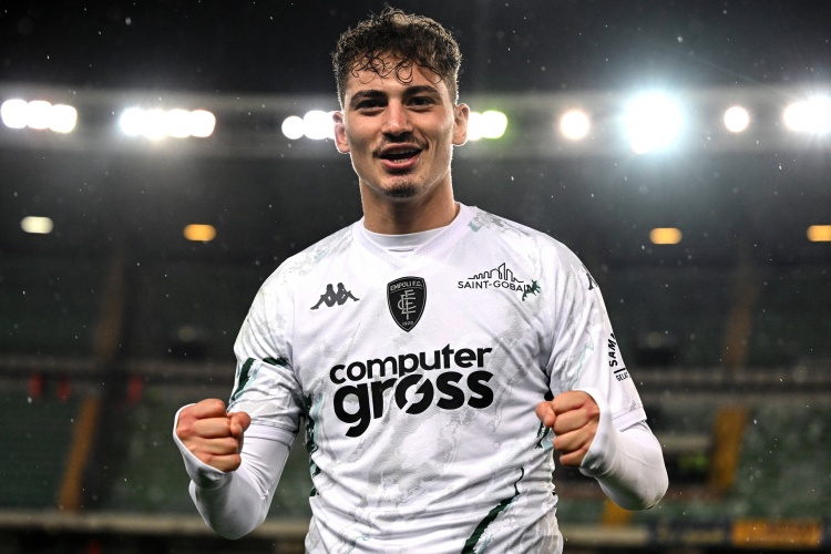 开云-意媒：卡利亚里700万欧报价S-埃斯波西托，国米要价不低于1000万