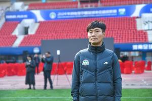 开云下载-足球报：河南队昨天下午发了上个月工资 连续两轮出现换人问题