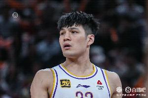 直播吧：北控队计划匹配陈国豪续约合同