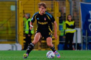 开云官网-英媒：热刺被阿森纳截胡埃泽后，关注帕斯、阿克利乌舍等多人