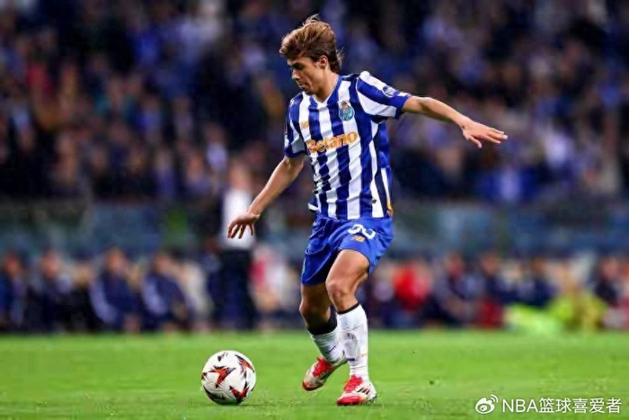 kaiyun-​7000万！皇马盯上葡萄牙新核，但安切洛蒂真的需要他吗？|转会|罗德里戈·埃尔南德斯·卡斯坎特|圣地亚哥-伯纳乌足球场|维蒂尼亚-费雷拉|罗德里戈-莫拉_新浪体育_新浪新闻