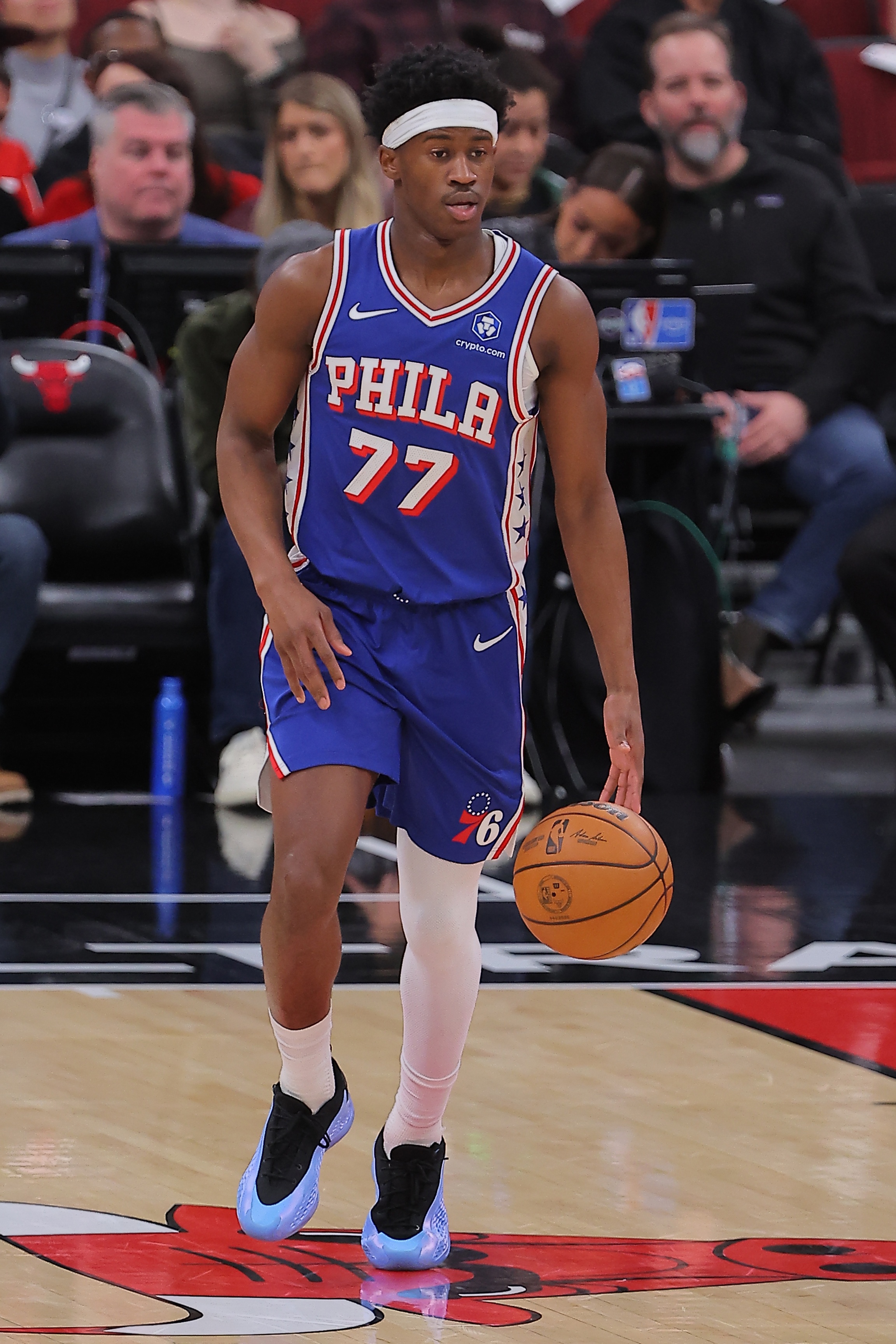 开云APP-抢板很积极投篮得加强！埃奇库姆半场10中3拿到7分9板3助1帽